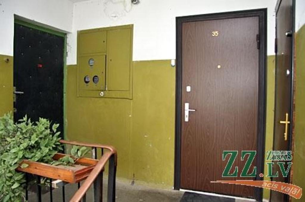 Atkal bez uzraudzības atstāj divgadīgu bērnu