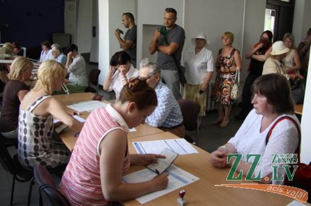 Par izglītību latviešu valodā parakstījušies 112 608 vēlētāji, Jelgavā – 3 745