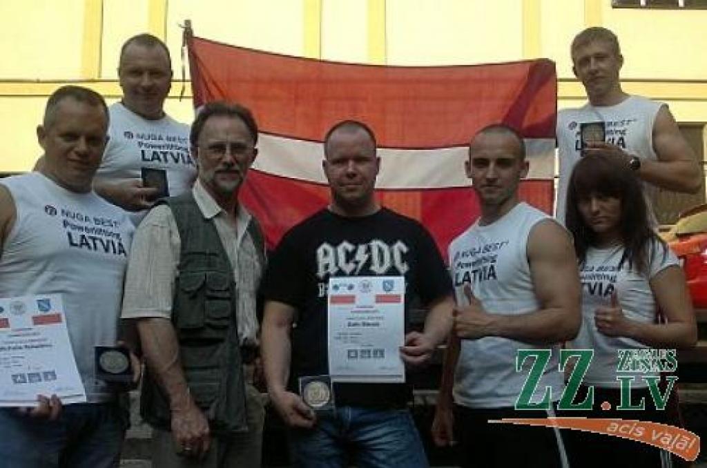 Pauerliftings. «Apoloniešiem» panākumi Polijā