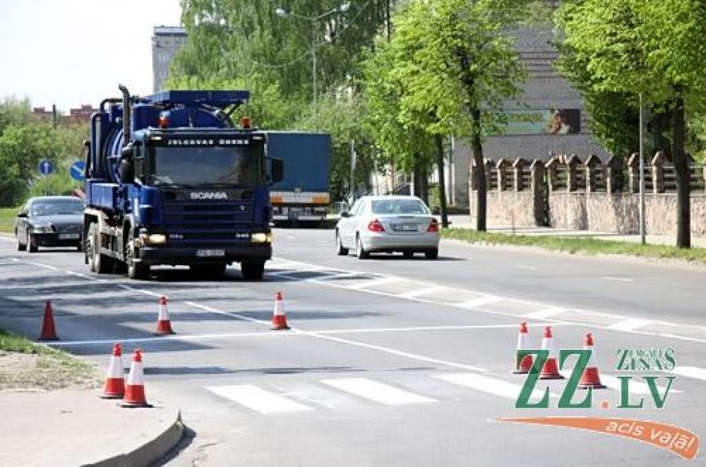Turpinās sakārtot pilsētas ielas