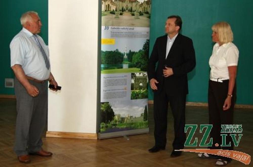 Čehijas vēstniecība iepazīstina jelgavniekus ar savu kultūras mantojumu (ar foto)