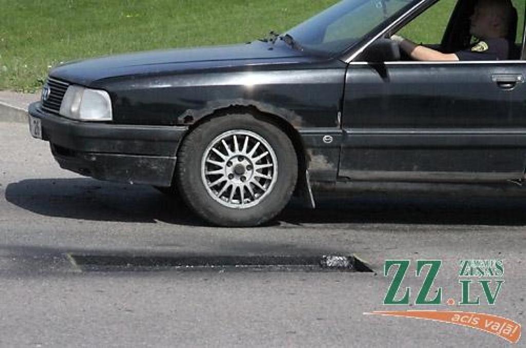 Neizlikto zīmju dēļ pārsit automašīnu riepas
