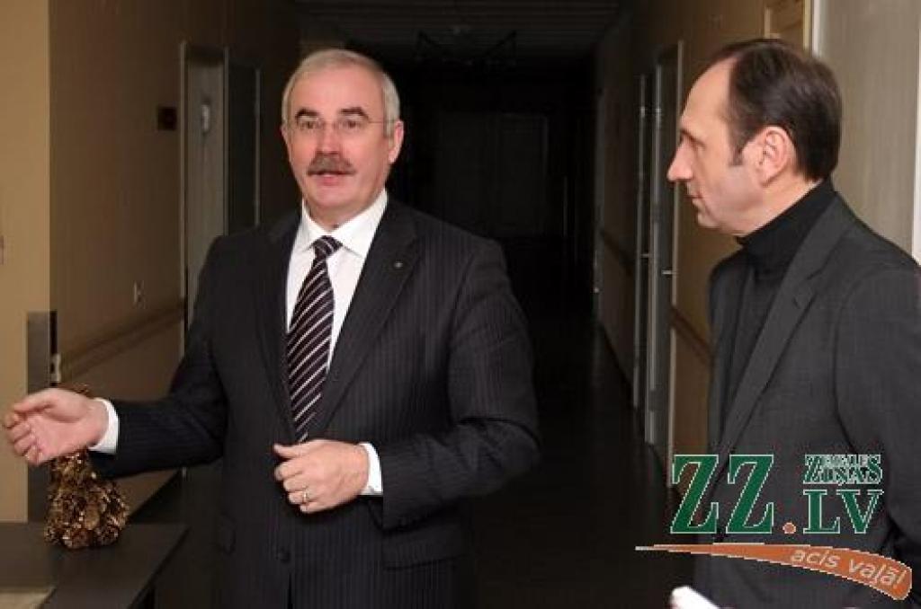 Rāviņš aizstāv Ķipuru un nepauž nosodījumu kukuļošanai