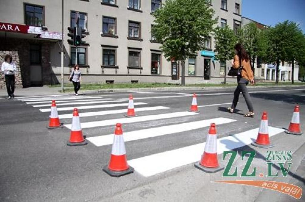 Līdz jūnija vidum Jelgavas ielās atjaunos horizontālo marķējumu