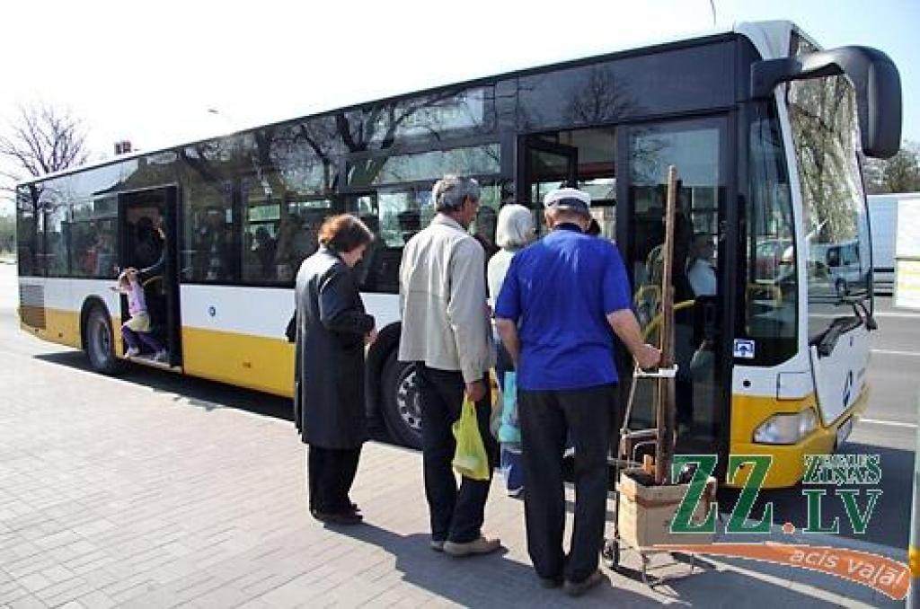 Sestdien «Zemgales Ziņās»: Ar 19.autobusu līdz galam; Ļahi atjauno nodegušo darbnīcu