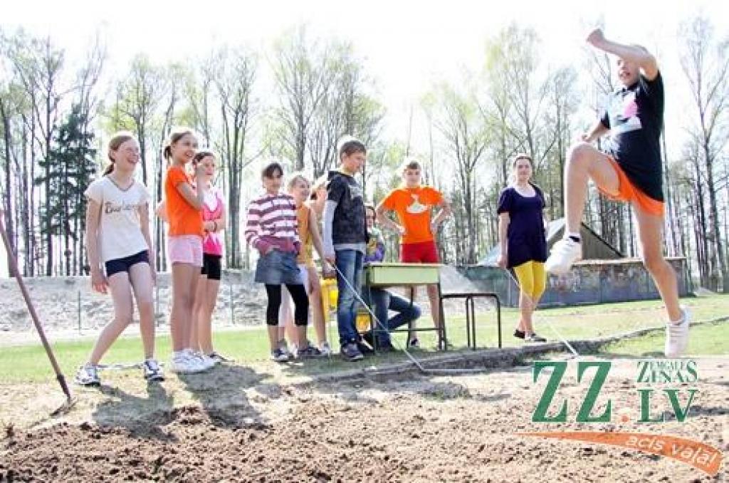 Kalnciema vidusskolā gatavojas novada sacensībām (ar foto)