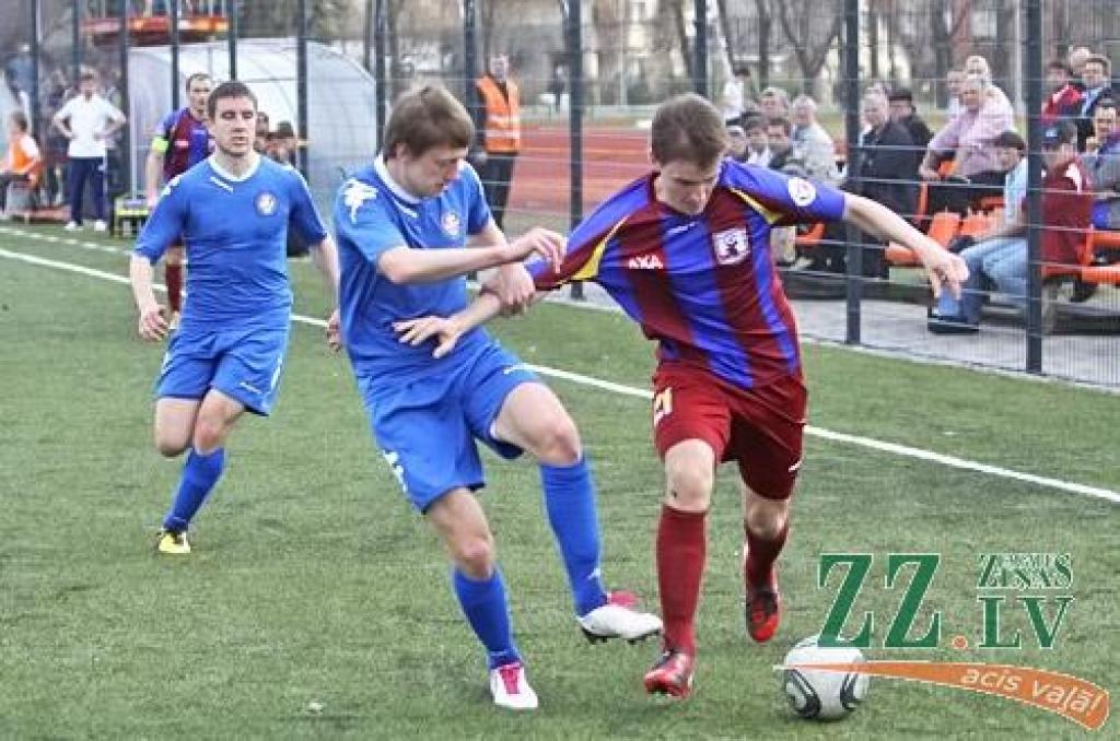 Futbols. FK «Jelgava» spraigā cīņā zaudē «Skonto» – 1:2 (ar foto)
