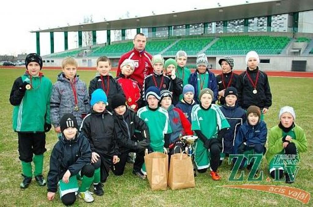 Futbols. U-10 futbolisti izspēlē Pavasara kausu