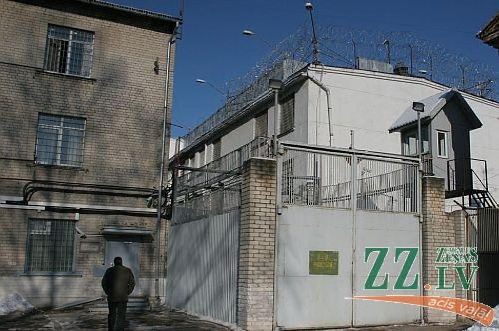 «de facto»: gatavo vērienīgu cietumu pārbūvi; arī Jelgavā