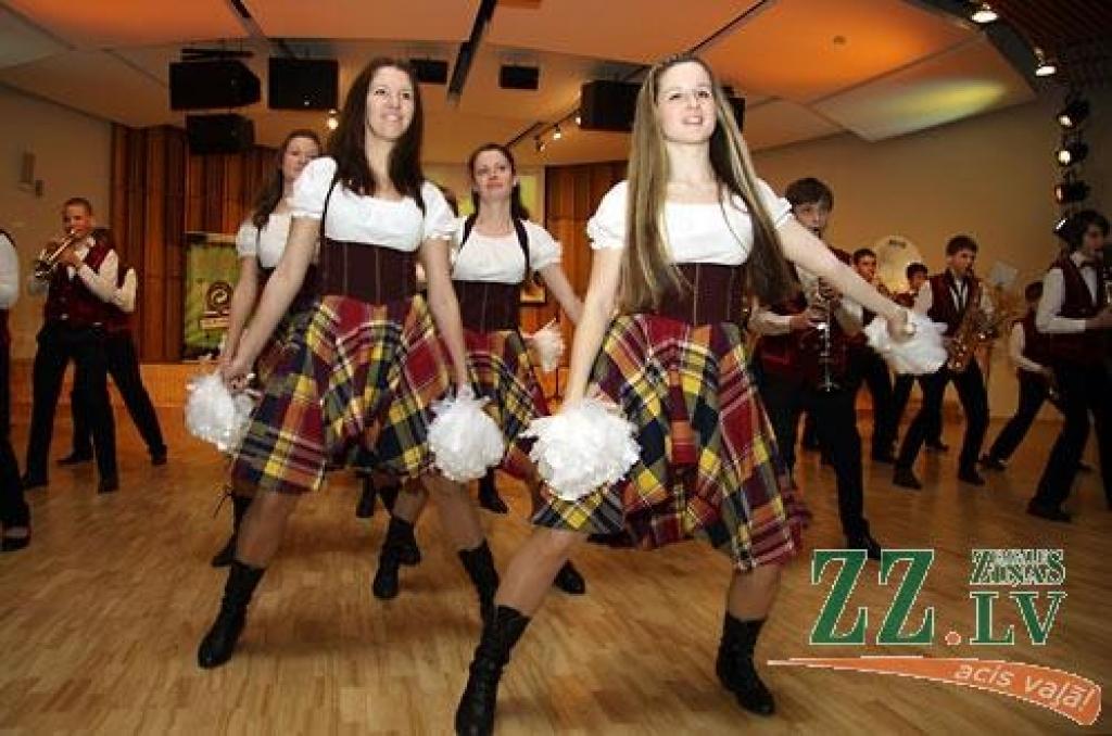 FOTO: Jelgavā sagaida «Zaļo nakti»
