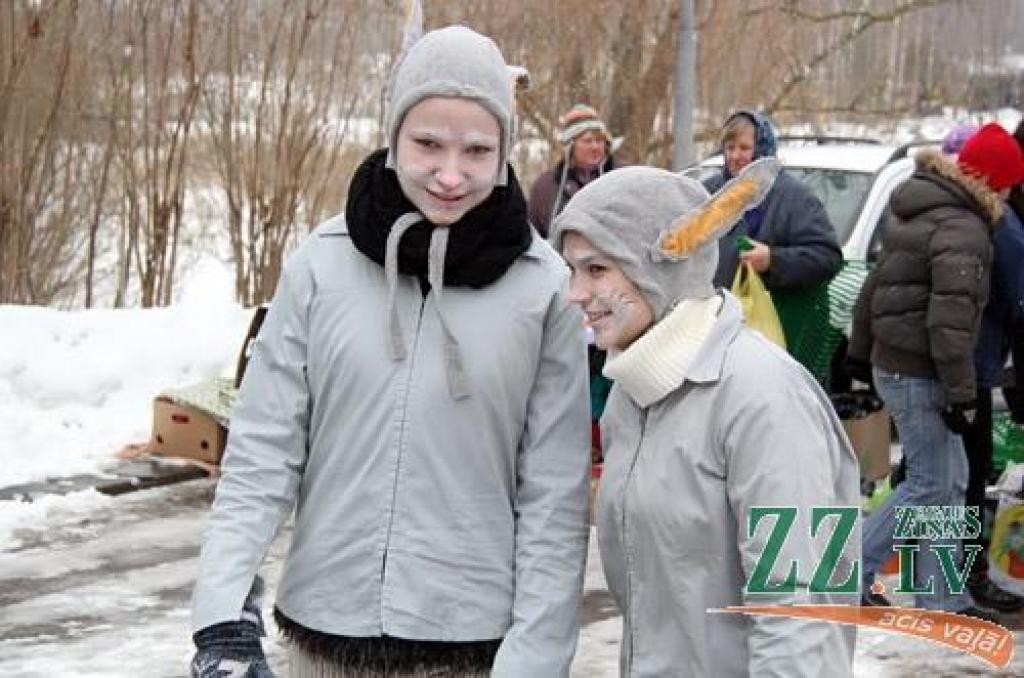 Foto: Platonē Lieldienas aizvada ar zāļu tēju un rotaļām