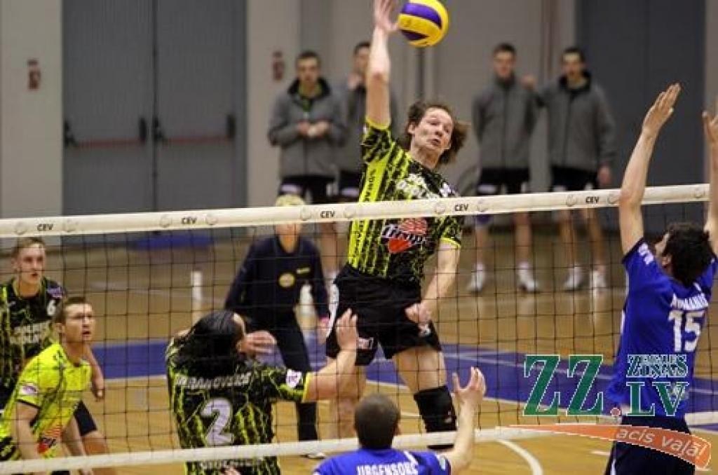 Volejbols. Sērijā līdz trīs uzvarām vadībā izvirzās jelgavnieki (papildināts ar foto)