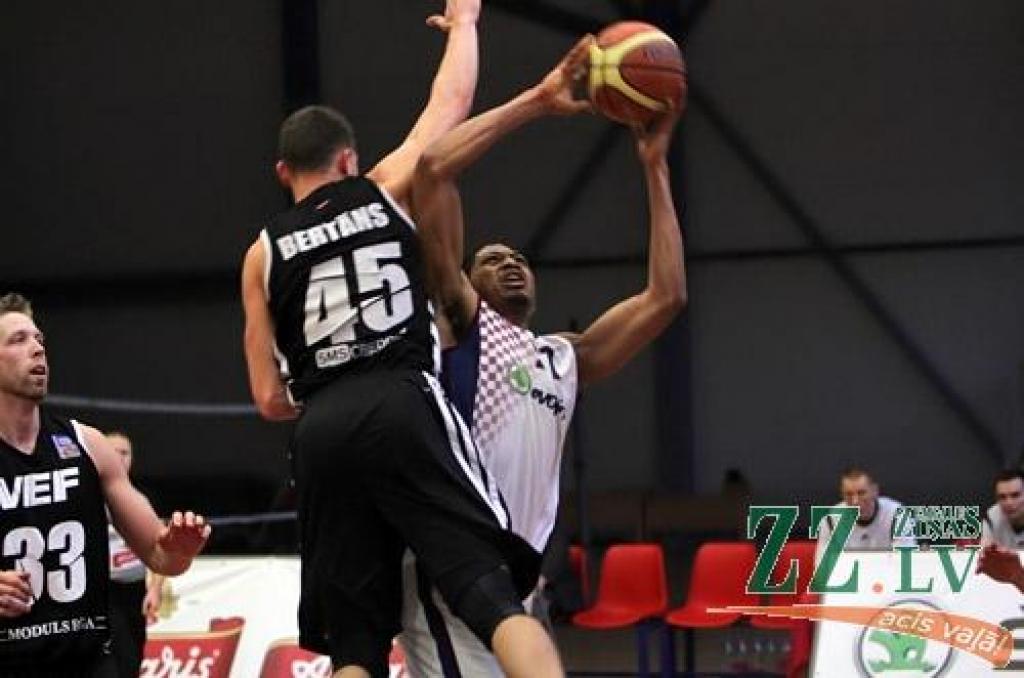 Basketbols. BK «Jelgava» Mātera ielas hallē zaudē «VEF» ar 83:119 (ar foto)