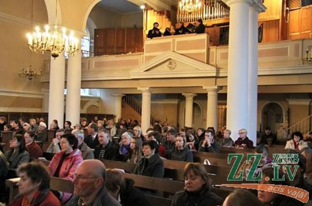 Sestdien Sv.Annas katedrālē - Pergolēzi «Stabat Mater»
