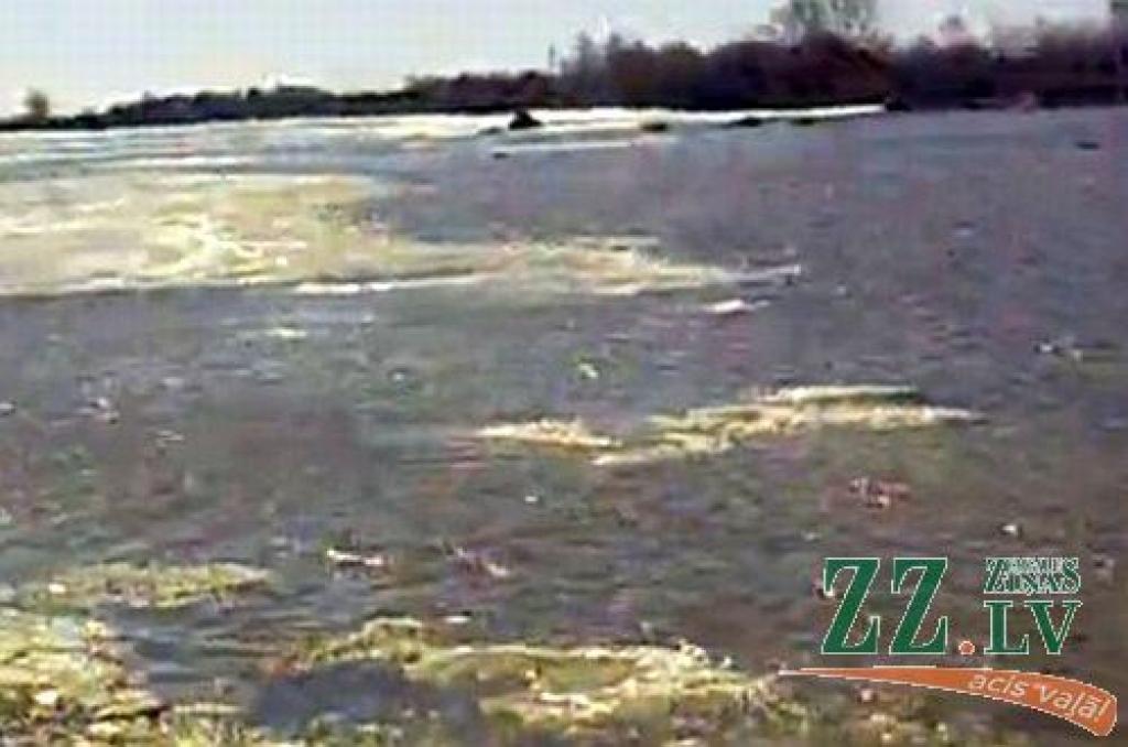 Aculiecinieks: Jelgavas novadā no krastiem izgājusi Sesavas upīte