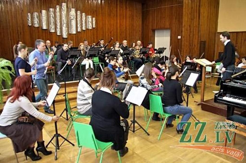 Trešdien Mūzikas vidusskolā koncertēs Jelgavas kamerorķestris (ar foto)