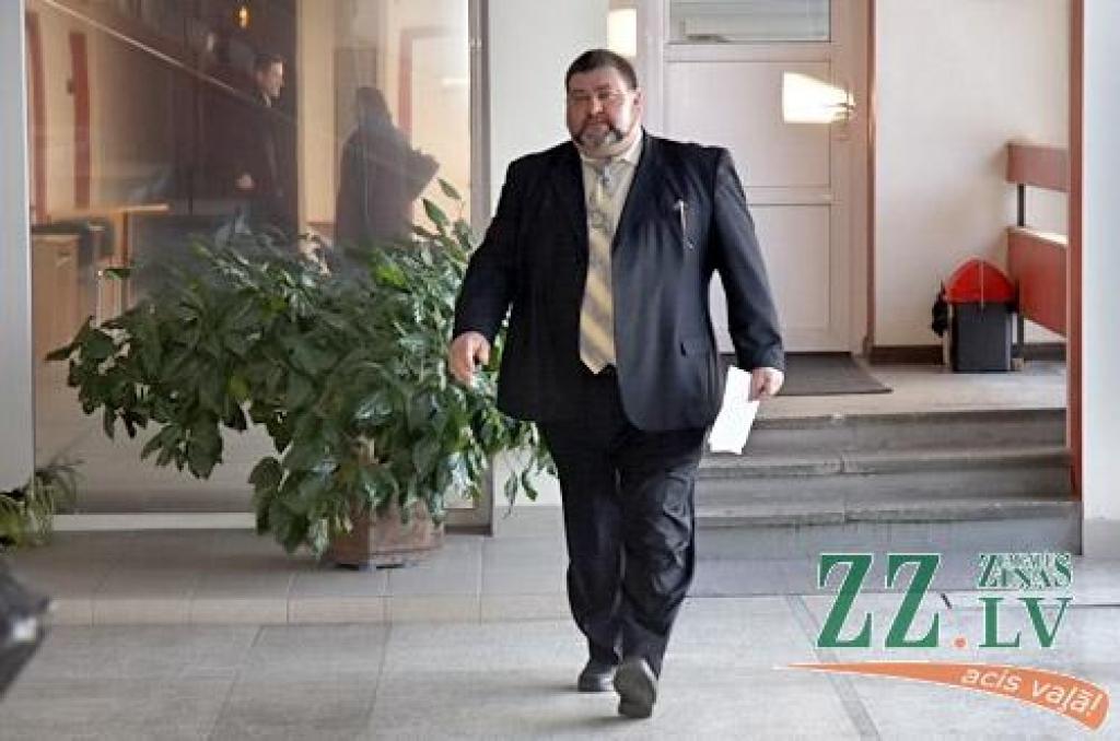 Uz diskusiju par Caunes medību lietu ieradīšoties gan deputāti, gan pats novada šefs