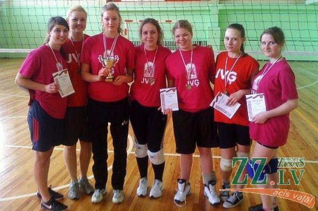 Volejbols. Skolu sacensībā uzvar Valsts ģimnāzija un Spīdolas ģimnāzija
