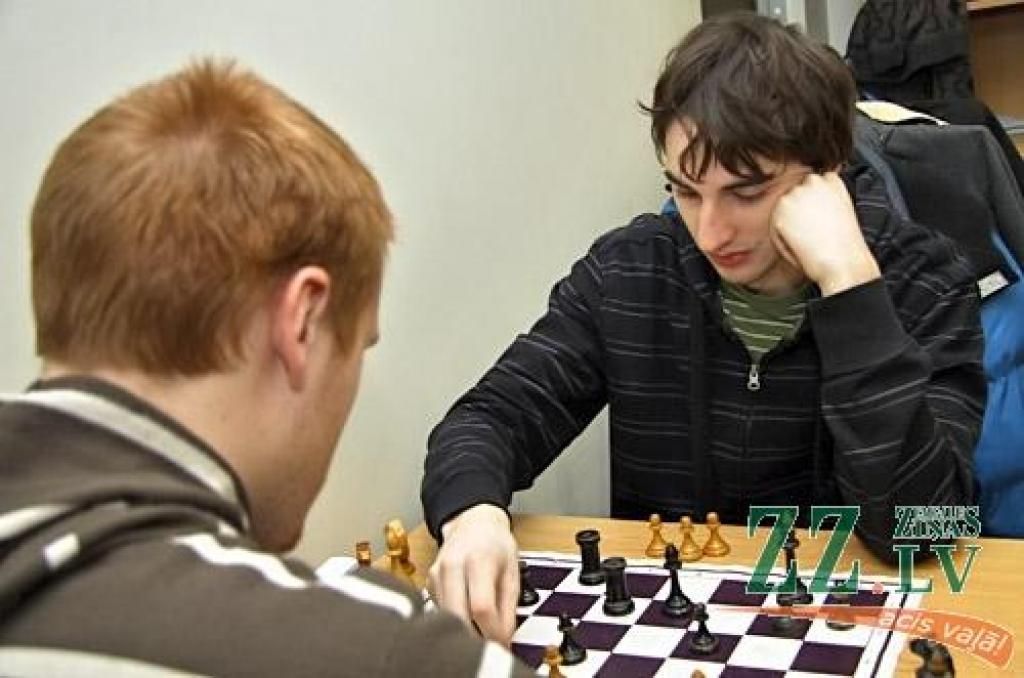 Šahs. Gājienam četras minūtes