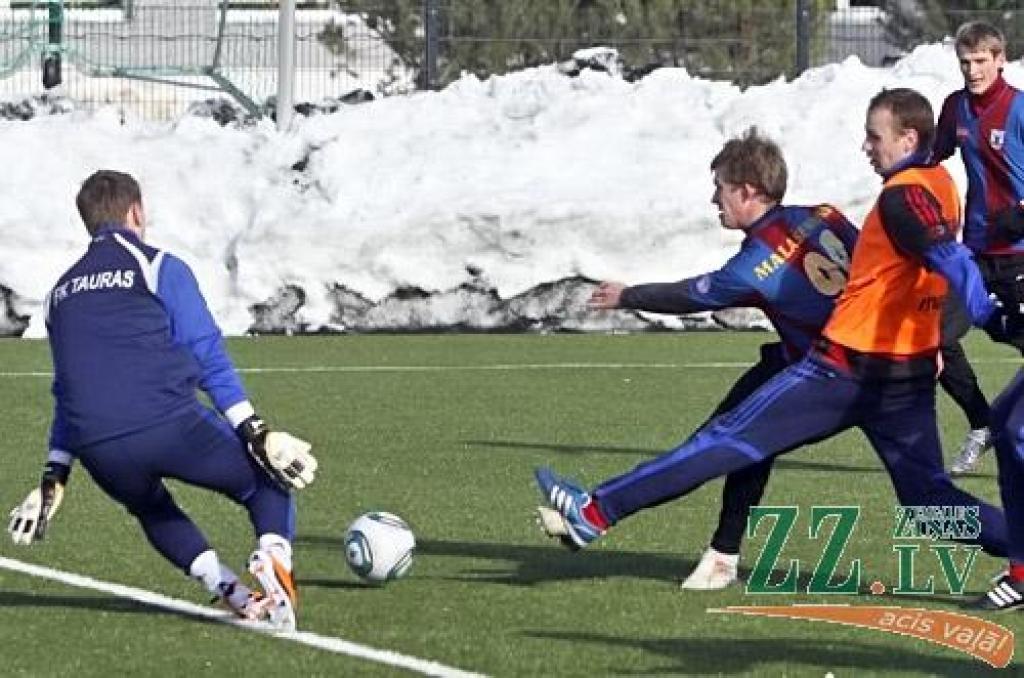 Futbols. Pārbaudes mačā «Jelgava» pieveic Lietuvas «Tauras» (ar foto)