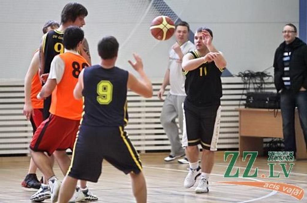 Basketbols. Pilsētas čempionāta otrajā grupā bez zaudējumiem turpina «Rokiji» (ar foto, precizēts)