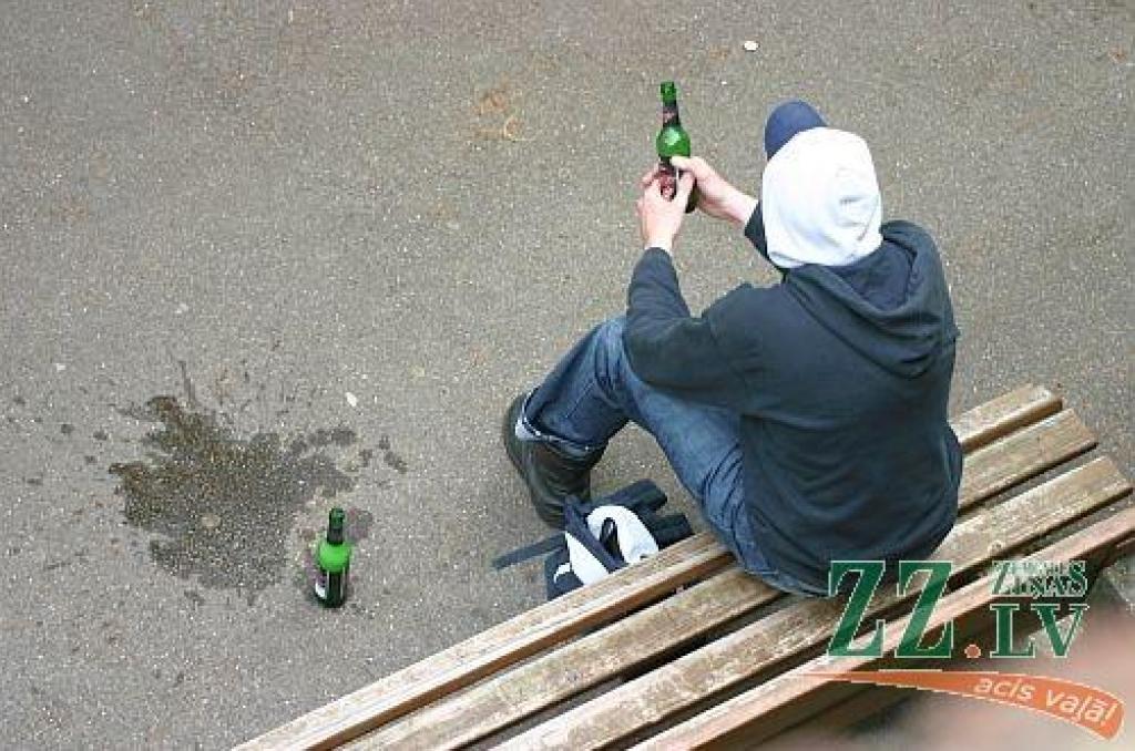 Pašvaldības policija: daži veikalnieki turpina pārdot alkoholu nepilngadīgajiem