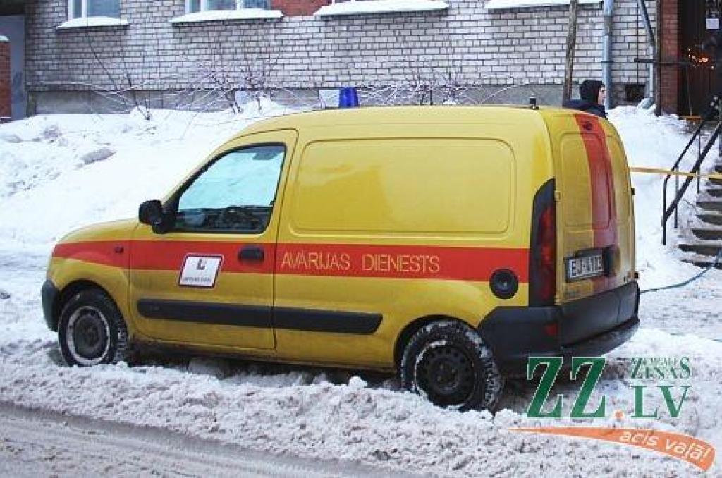 Avārijas stāvokļa dēļ kāpņutelpai Pērnavas ielā aptuveni uz diennakti atslēgta gāze