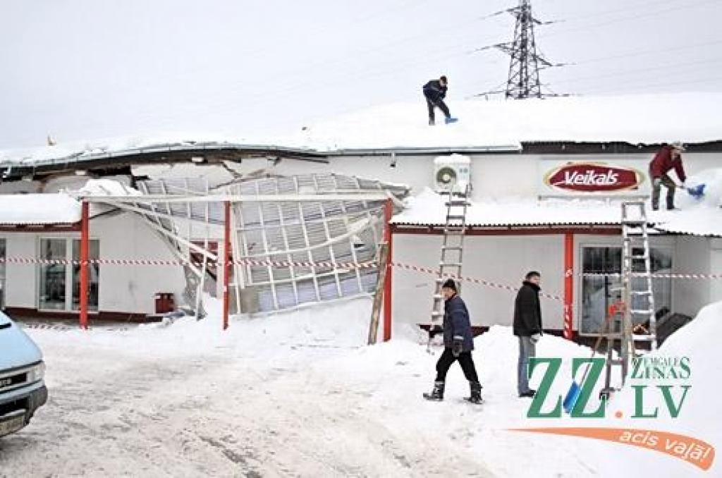 FOTO: Iebrūk «9.veikala» un bijušās pirts jumti (papildināta)