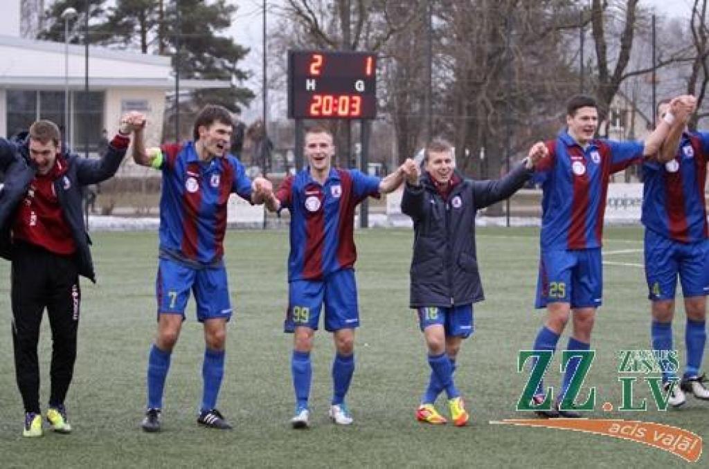 Futbols. FK «Jelgava» Latvijas kausa ceturtdaļfinālā pārspēj futbola klubu «Ventspils» (ar foto)