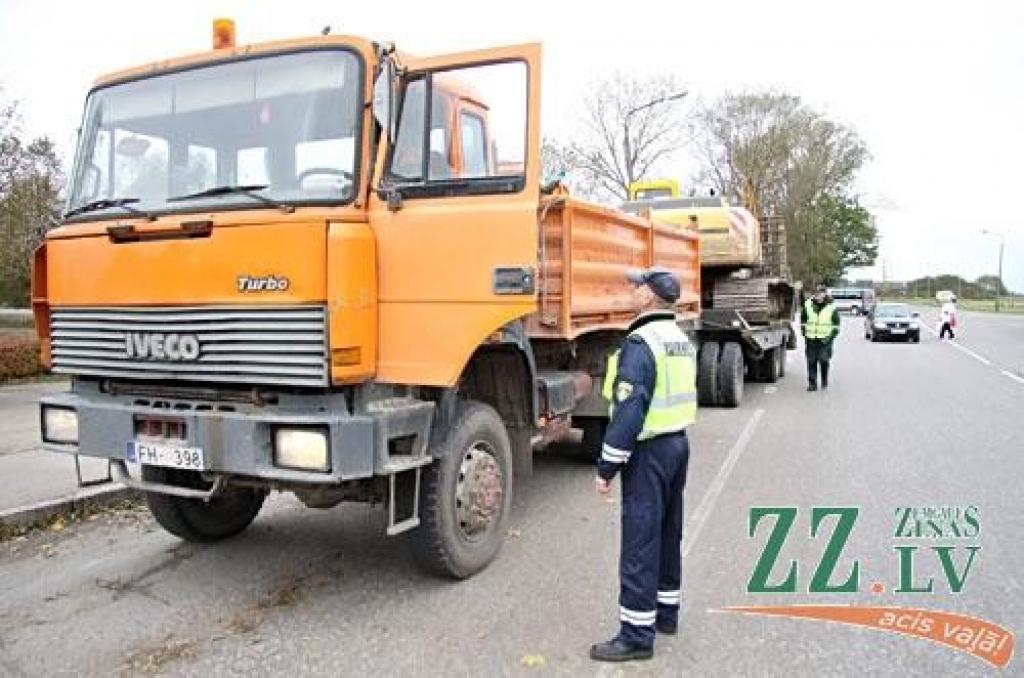 Reidā pārbauda kravinieku stāvokli un šoferu darba režīmu (ar foto)