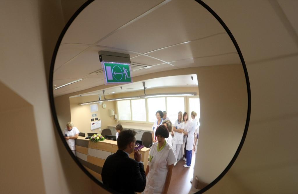 VM cer palielināt darba samaksu mediķiem par 17% jau no 1.jūlija