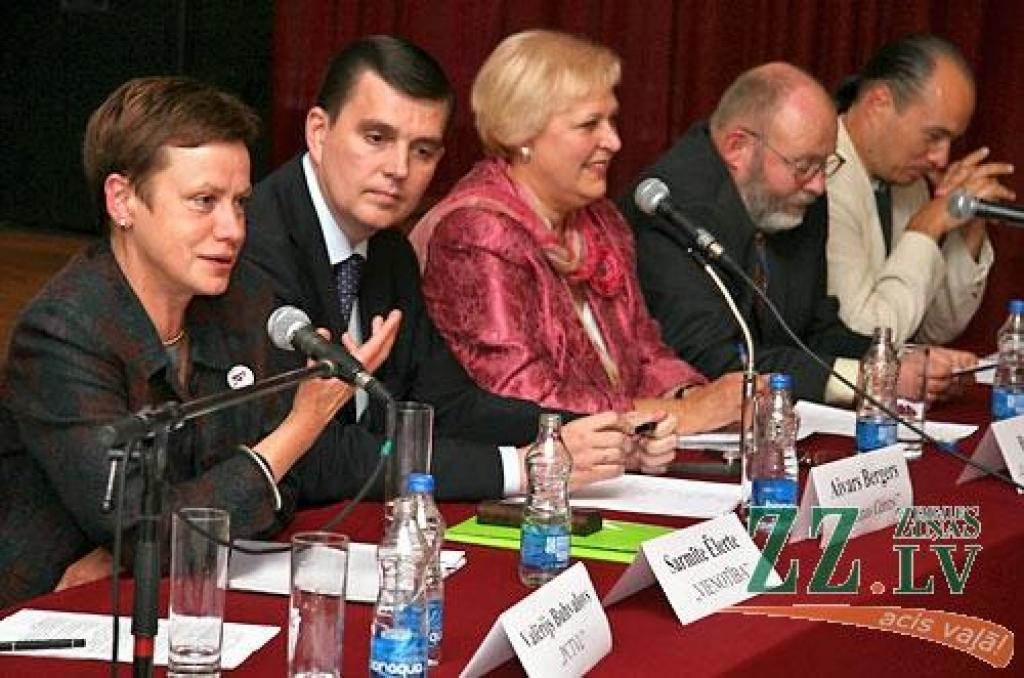 Maz interesentu vērtīgai diskusijai (ar foto)