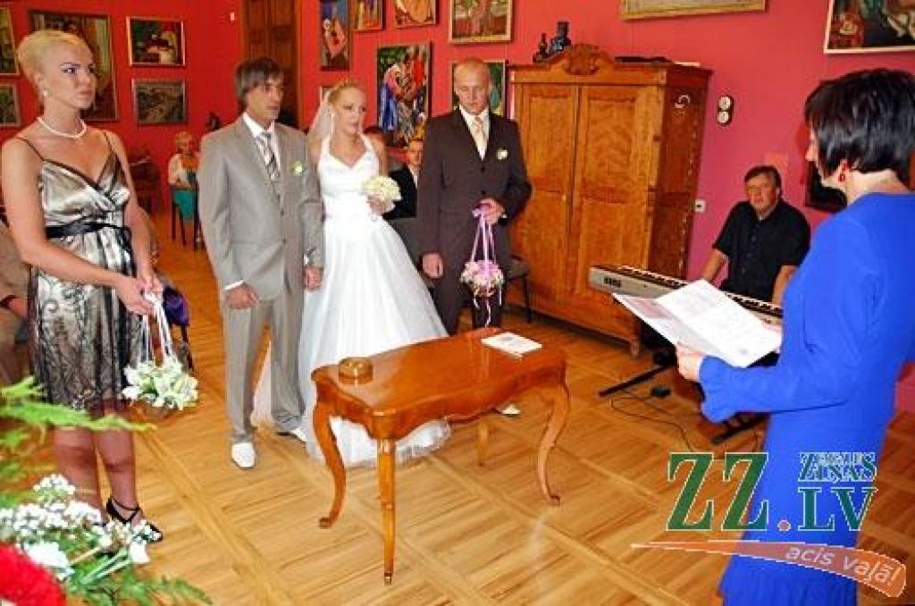 FOTO: Kāzas - muzejā