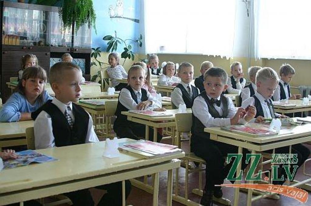 Uz skolu vairāk nekā desmit tūkstoši