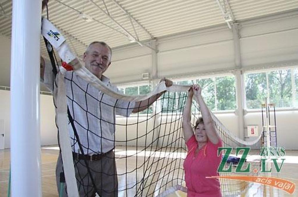 Līvbērzē atklāj jauno sporta halli