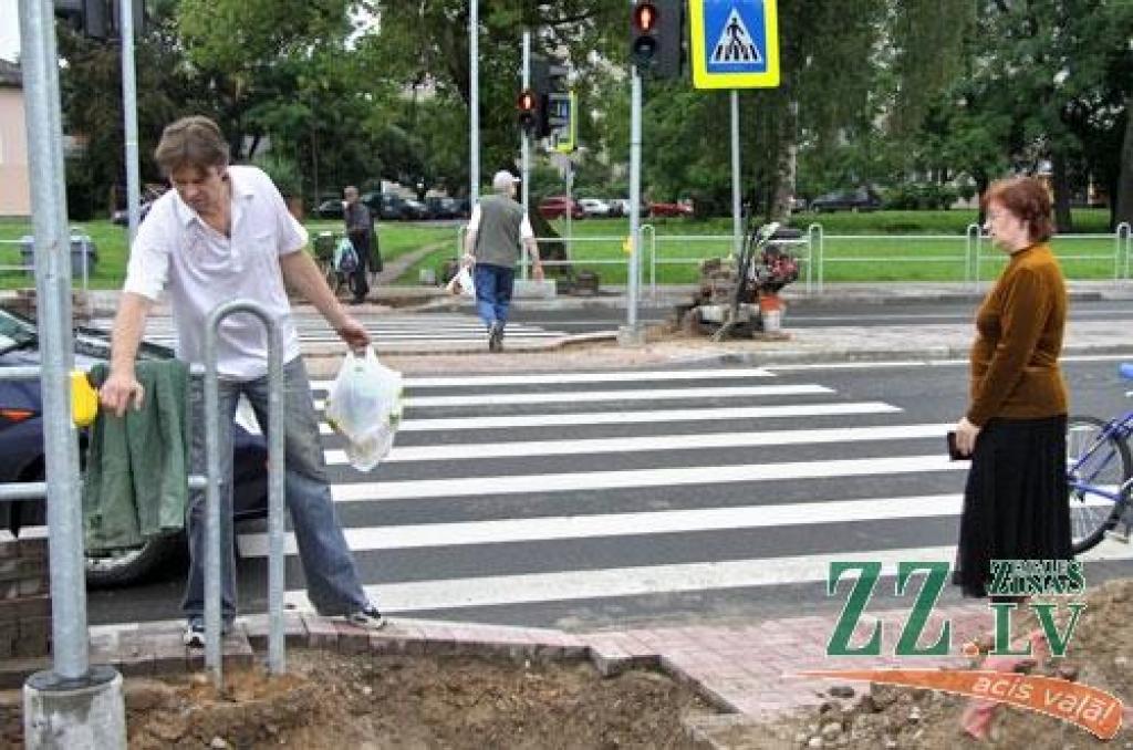Jaunais luksofors iepretim «IKI» rada bīstamas situācijas (ar foto)