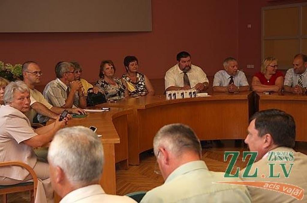 Domnieka krēsls par atspēriena punktu uz Saeimu