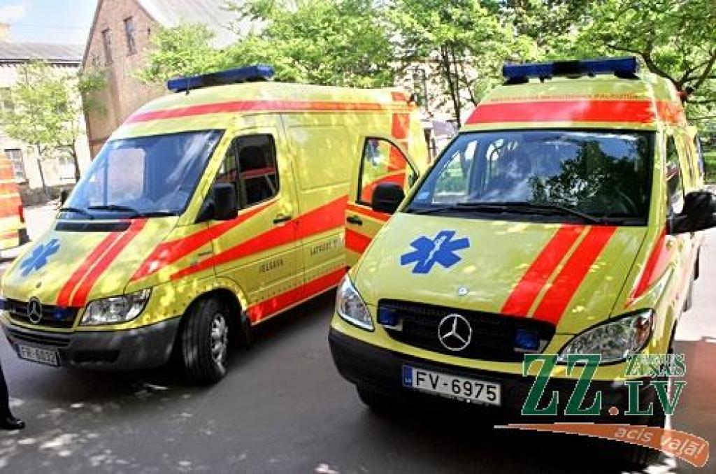 Mediķiem daudz izsaukumu karstā laika dēļ