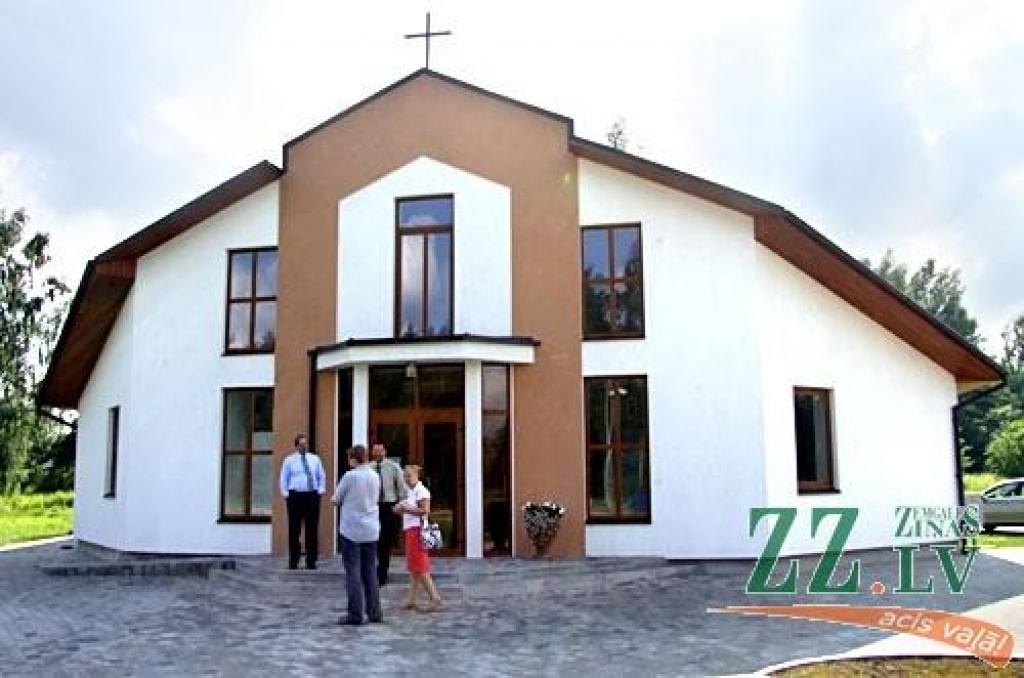 Ozolniekos atver jauno baznīcu (ar foto)