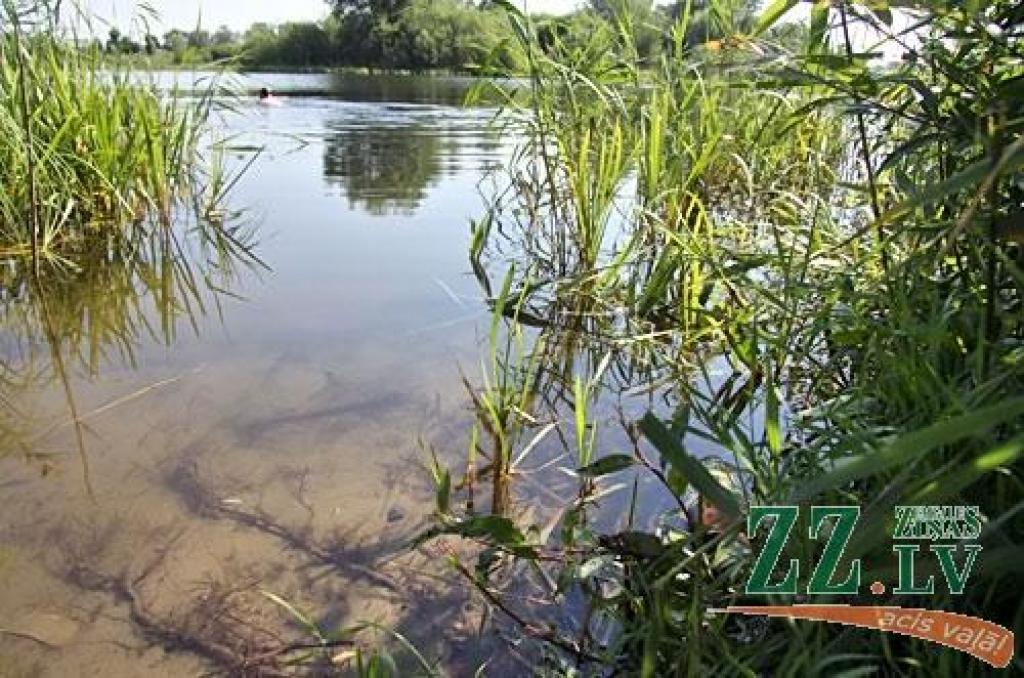 Noslīkst Teteles karjera dīķī
