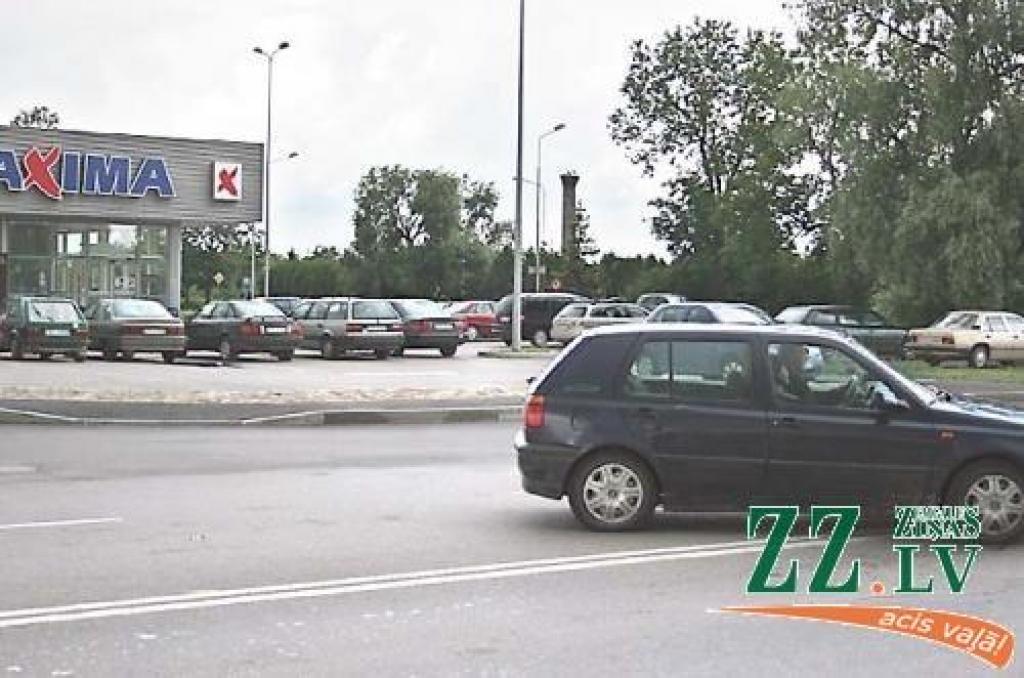 Atmodas ielā atkal aizliedz kreiso pagriezienu uz «Maximu»
