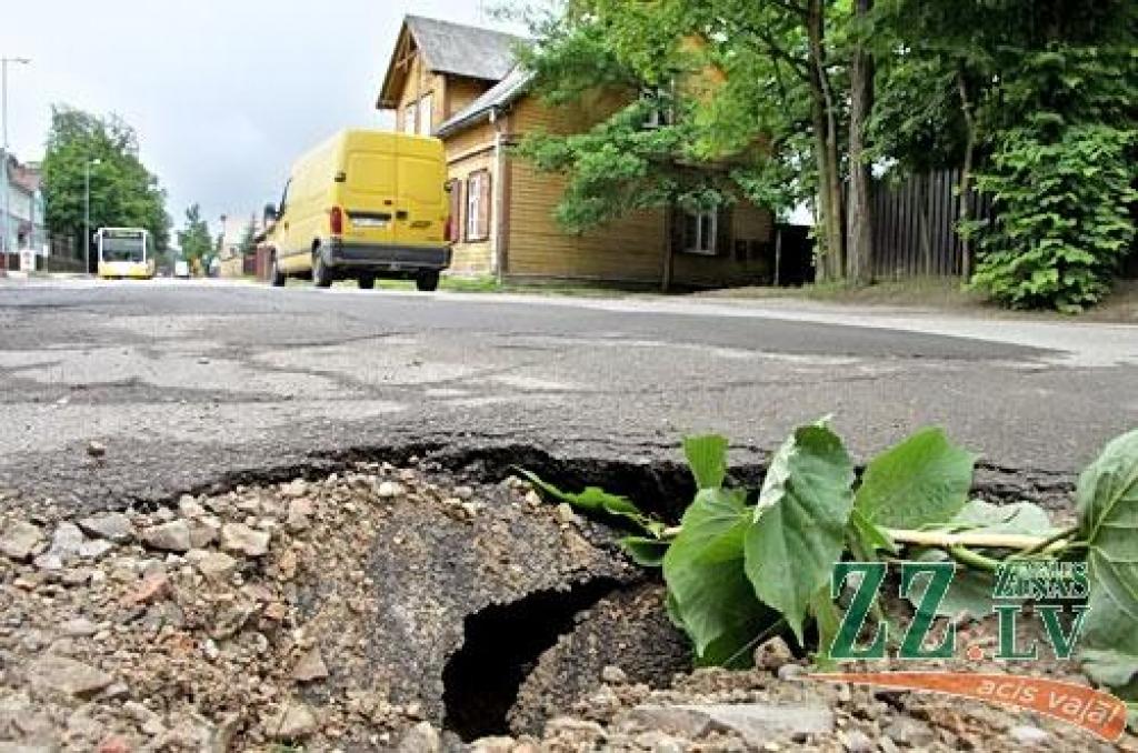 Bīstama bedre Filozofu ielā