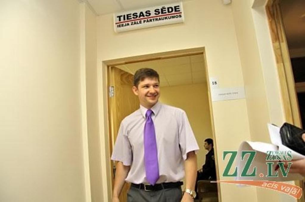 Tiesa soda Ņevoļski par putras dalīšanu