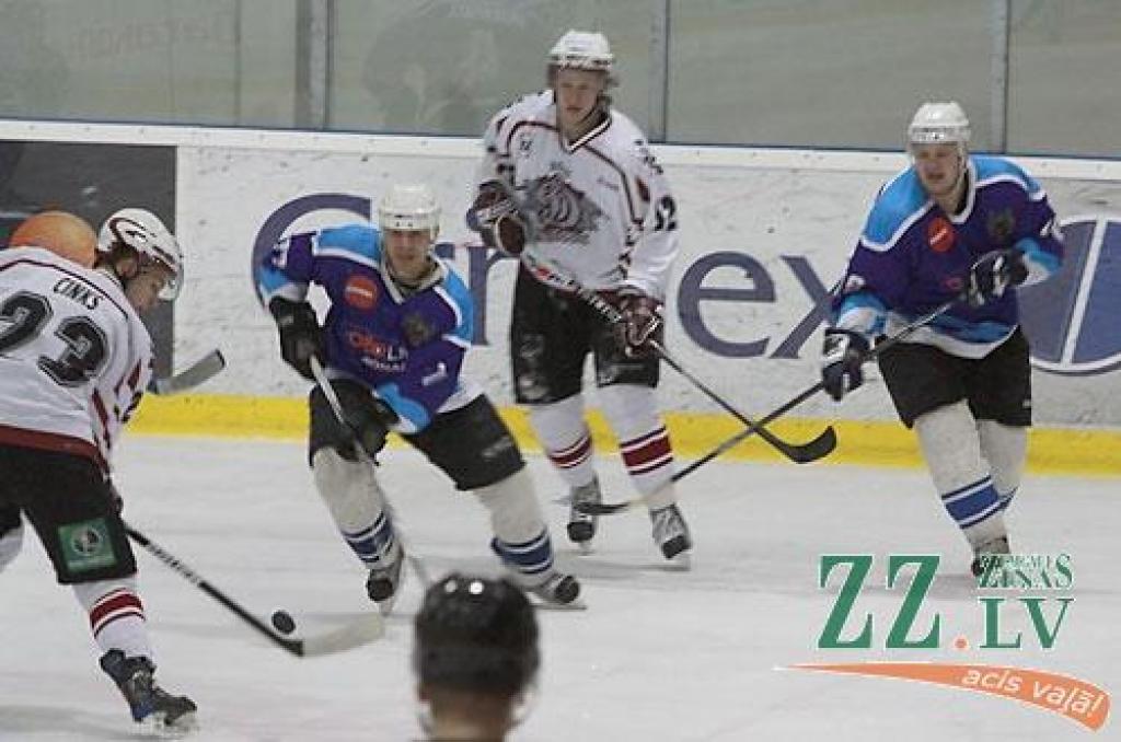 Hokejs. Duelī ar «Dinamo/Juniors» sērijas vadībā izvirzās «Ozolnieki/Monarch» (ar foto)