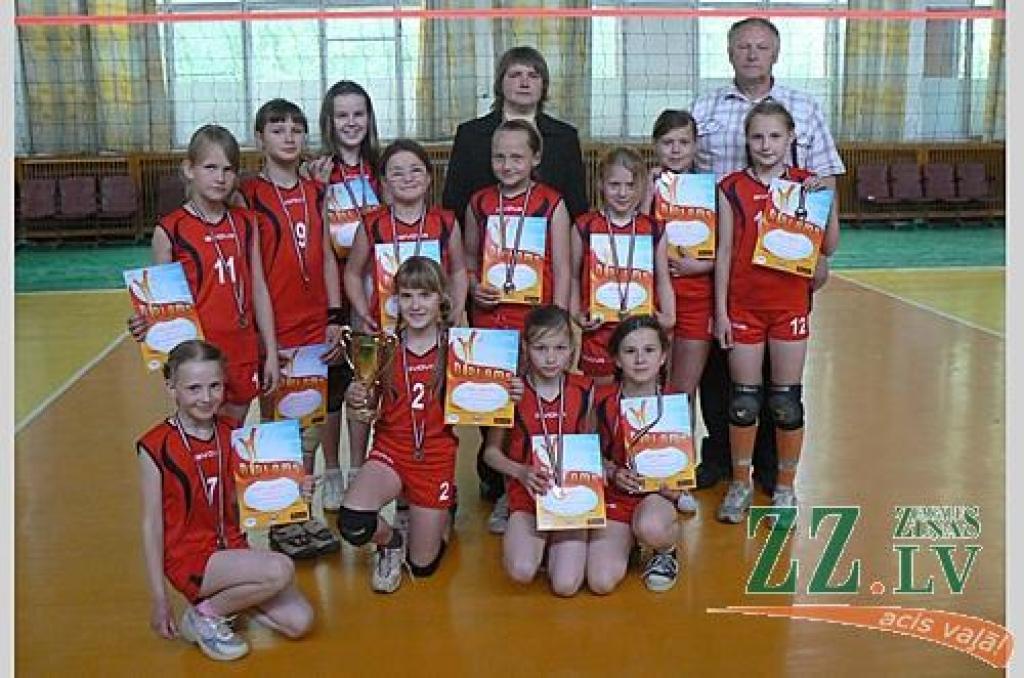 Spoži panākumi visjaunākajiem volejbolistiem