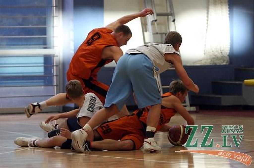 Zeltu izcīna «Ķepas»