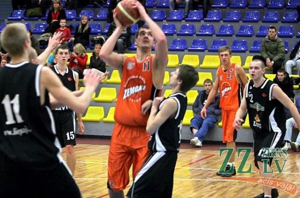 Juniori pārspēj «Liepājas papīru»