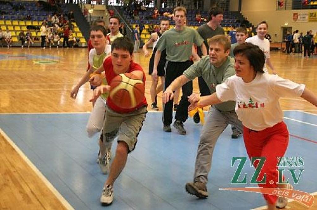 Sacenšas un sveic sporta laureātus