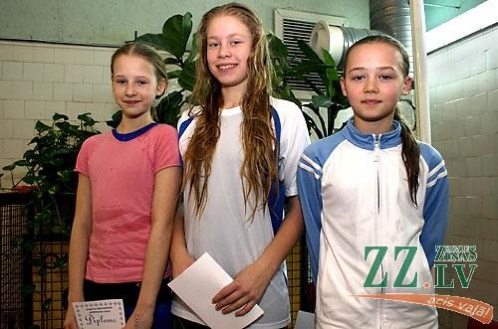 Jauno talantu meklējumi peldēšanas skolā