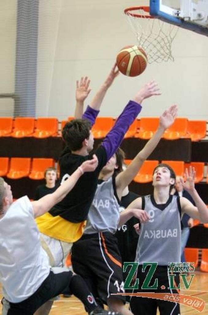Jelgavas Valsts ģimnāzijas basketbolisti – finālā